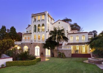 7 Amazing Mansions for Sale Right Now Around the World | RealEstate.Luxury