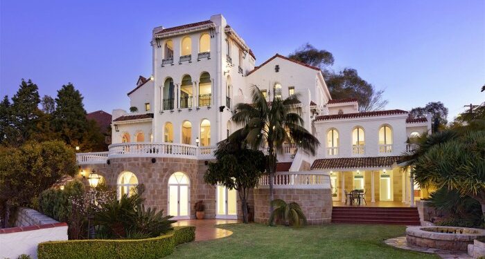 7 Amazing Mansions for Sale Right Now Around the World | RealEstate.Luxury