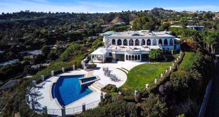 Trillion Dollar Mansions